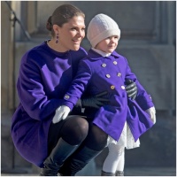 Две принцеси в лилаво: Виктория и Естел